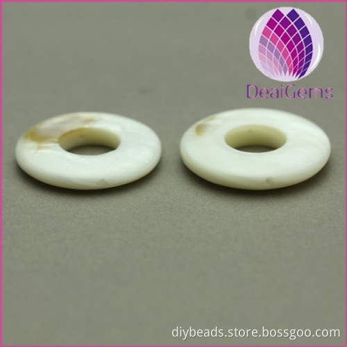 wholesale natural shell pendant 25*25mm flower shape bead